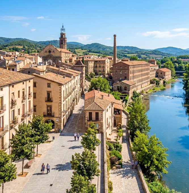 Vistas del centro histórico, el patrimonio industrial, el río Ter y el entorno de Manlleu